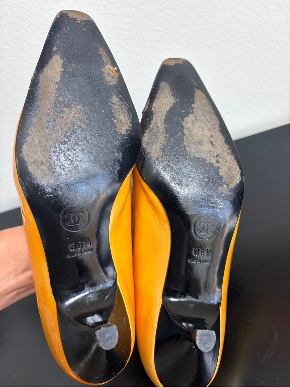 CHANEL Two-Tone Yellow and Black Leather Cap-Toe Ballet Flats - Picture 5 of 6